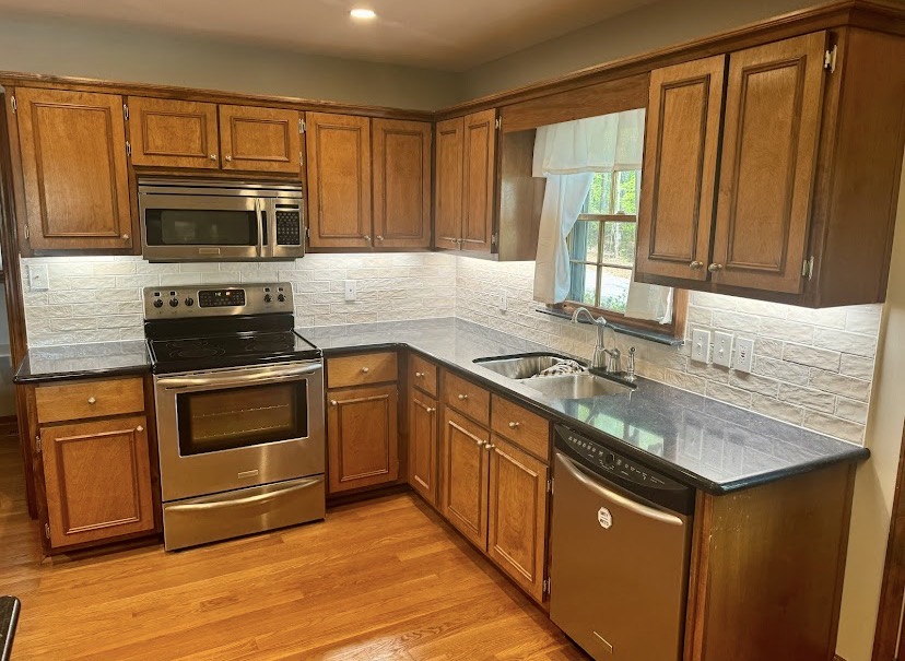 Tile backsplash & kitchen refresh